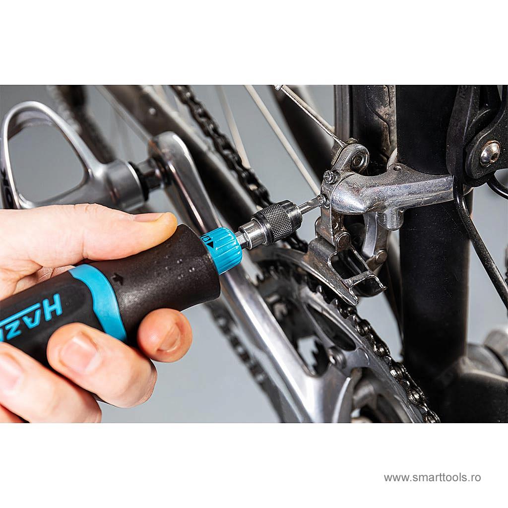 surubelnita-cu-clichet-cu-bit-cu-magazie-integrata-14-piese